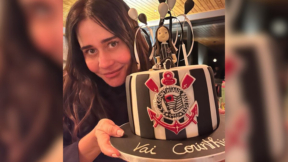 Alessandra Negrini celebra 115 anos do Corinthians com homenagem