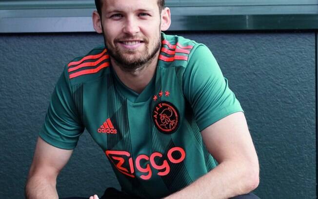 Blind foi garoto propaganda da nova camisa do Ajax para temporada 2019/20
