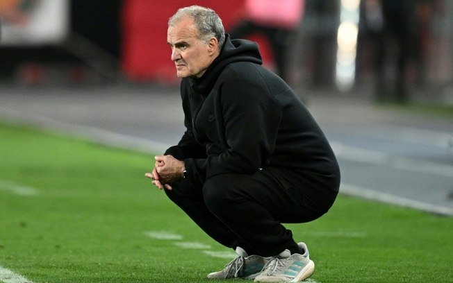 O técnico do Uruguai, Marcelo Bielsa, durante a derrota da Equipe para o Peru nas Eliminatórias