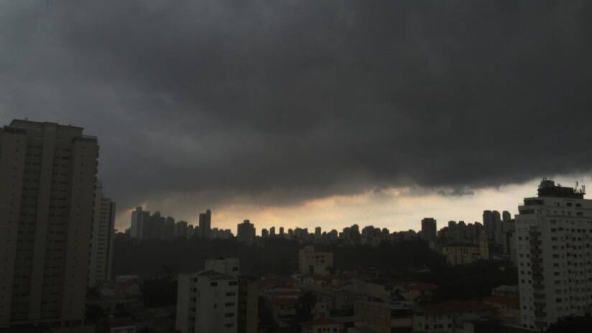 Quinta e sexta têm previsão de chuva em SP