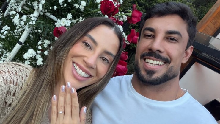 Renata%20Saldanha%20anuncia%20noivado%20com%20Maike%20Allan%3A%20%22Sim%20mil%20vezes%22