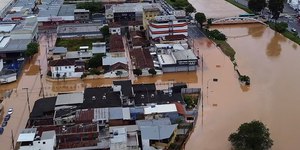 Governo antecipa abono salarial para cidades de MG após chuvas