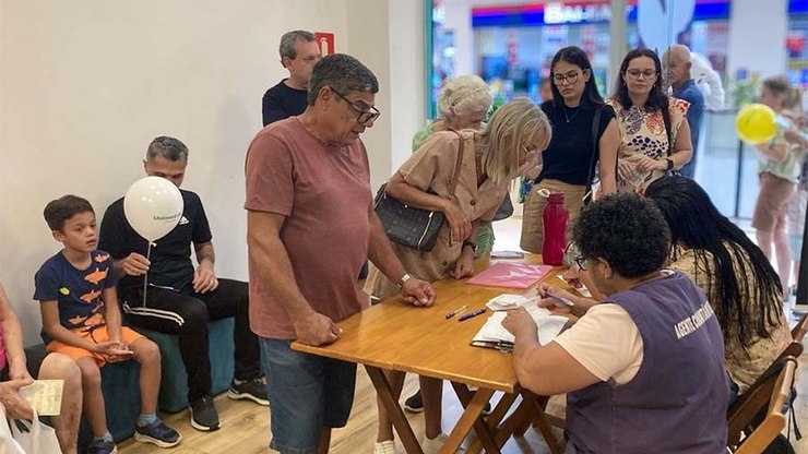 Araçatuba aplica 186 doses da vacina contra a gripe em ação em shopping