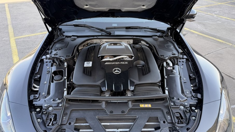 Motor V8 4.0 biturbo entrega 612 cv e trabalha em conjunto com o sistema elétrico traseiro