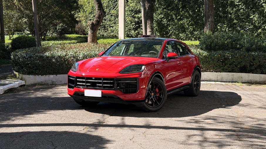 Porsche Cayenne GTS Coupé 2026 parte de R$ 1,06 milhão e chega a R$ 1.148.238 na configuração avaliada.