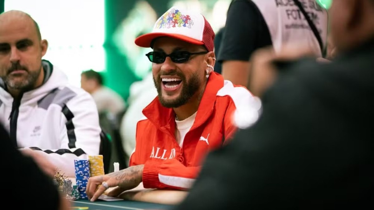 Neymar, poupado pelo Santos, troca campo por torneio de poker em SP