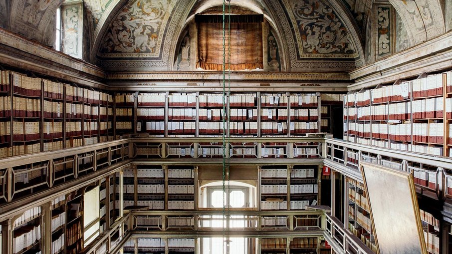 Os arquivos do Ospedale Maggiore guardam séculos de registros de pacientes, receitas farmacêuticas, livros didáticos de medicina e documentos que descrevem o funcionamento do hospital.