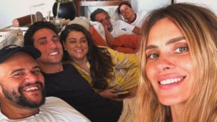 Carolina%20Dieckmmann%20desmente%20boato%20de%20briga%20com%20Gominho%20nas%20redes