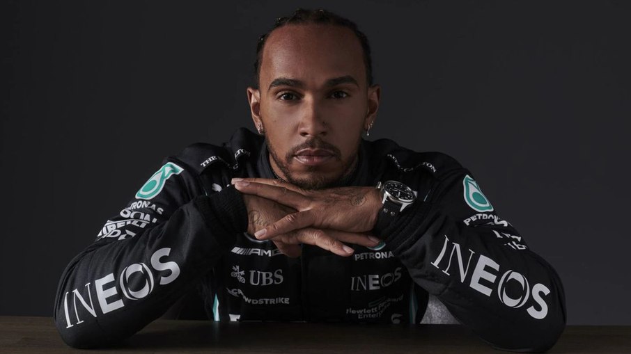 Lewis Hamilton renova com a Mercedes até 2025