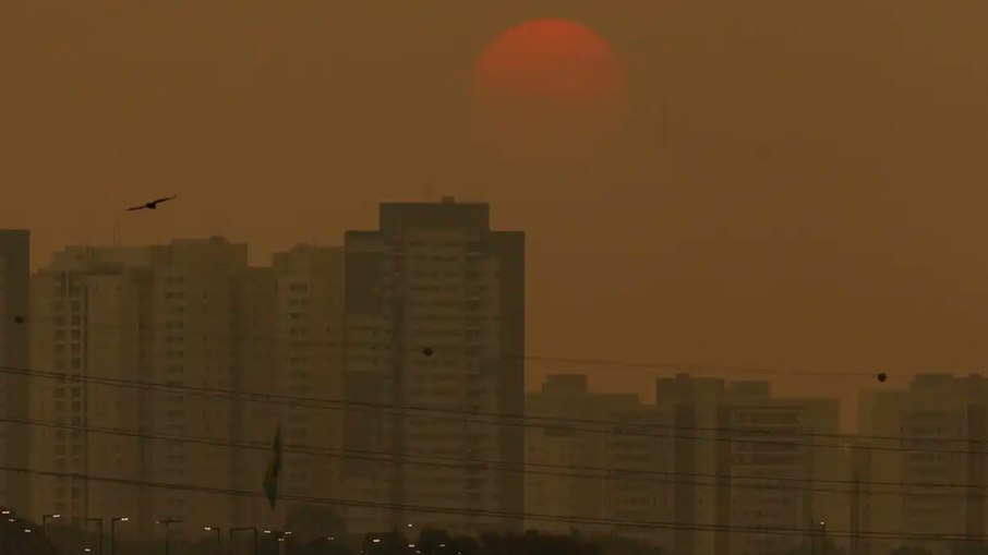 O Brasil pretende reduzir mais da metade da emissão de gases de efeito estufa nos próximos 11 anos