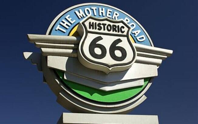 A Rota 66, rodovia mais famosa, atrai diversos turistas, principalmente os fãs de motocicletas e de viagens na estrada