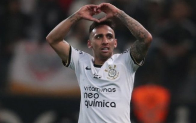 Autor do gol, Mosquito analisa vitória do Corinthians e destaca Cássio: 'Honra conviver com ele'