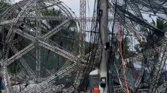 Árvore de Natal de 50 metros desaba em Niterói
