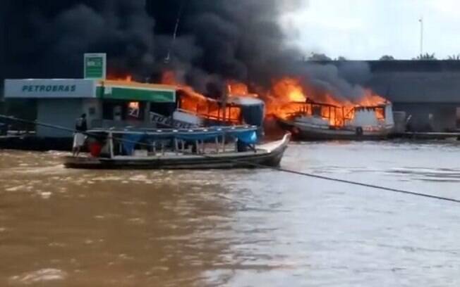 Barco explodiu no Rio Amazonas e deixou duas pessoas feridas no Amapá