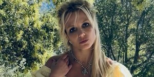 Britney Spears é advertida por beber e fumar em voo, diz site