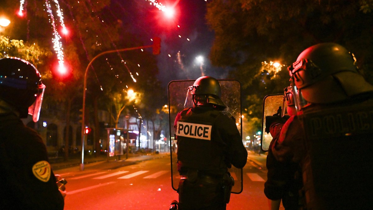 Polícia da França foi mobilizada para conter confrontos Polícia da França foi mobilizada para conter confrontos