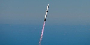 Blue Origin faz lançamento com propulsor reutilizado pela 1ª vez