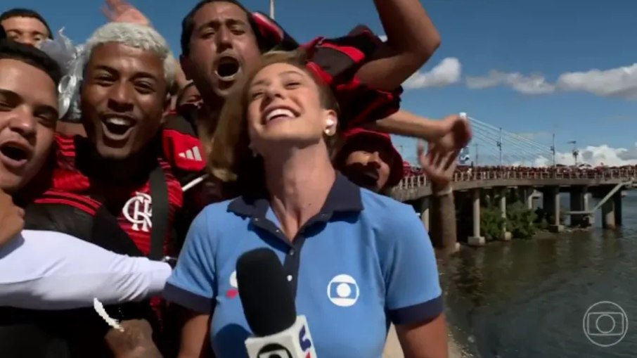 Repórter da Globo tem cabelo puxado por torcedores ao vivo no Jornal Hoje