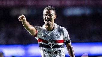 Alisson celebra redenção e quer mais títulos no São Paulo