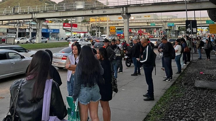Rodoviários do Rio suspendem greve até segunda após assembleia