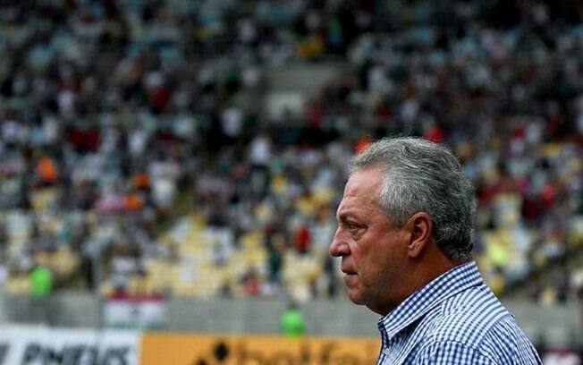 Abel vive clima instável e precisa driblar má fase com a torcida do Fluminense antes da final do Carioca