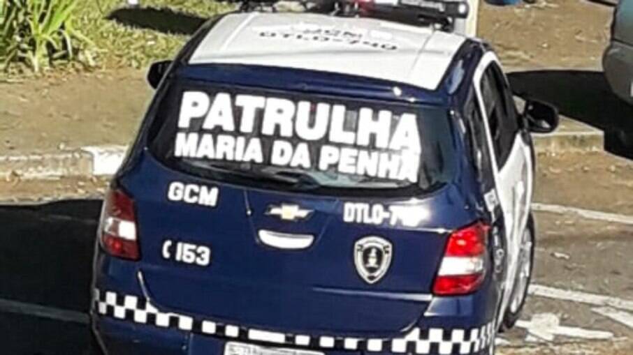 A GCM foi acionada quando o cunhado da vítima já se encontrava na frente da residência. Ele chutava o portão, xingava a mulher e ameaçava entrar na casa.