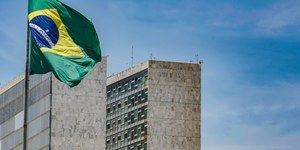 Governo paga reajuste de abril e retroativo para servidores