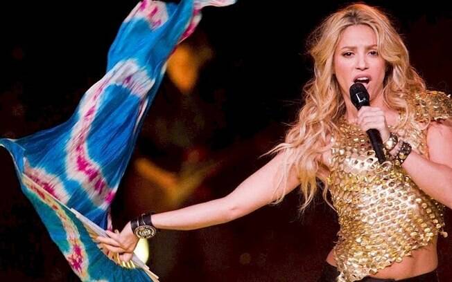 Shakira aparece sem maquiagem nas redes sociais. Confira