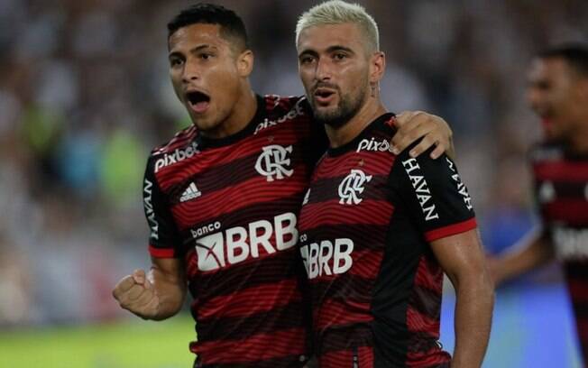 Preciso e com futebol envolvente, Arrascaeta é crucial para o Flamengo vencer o Botafogo em clássico
