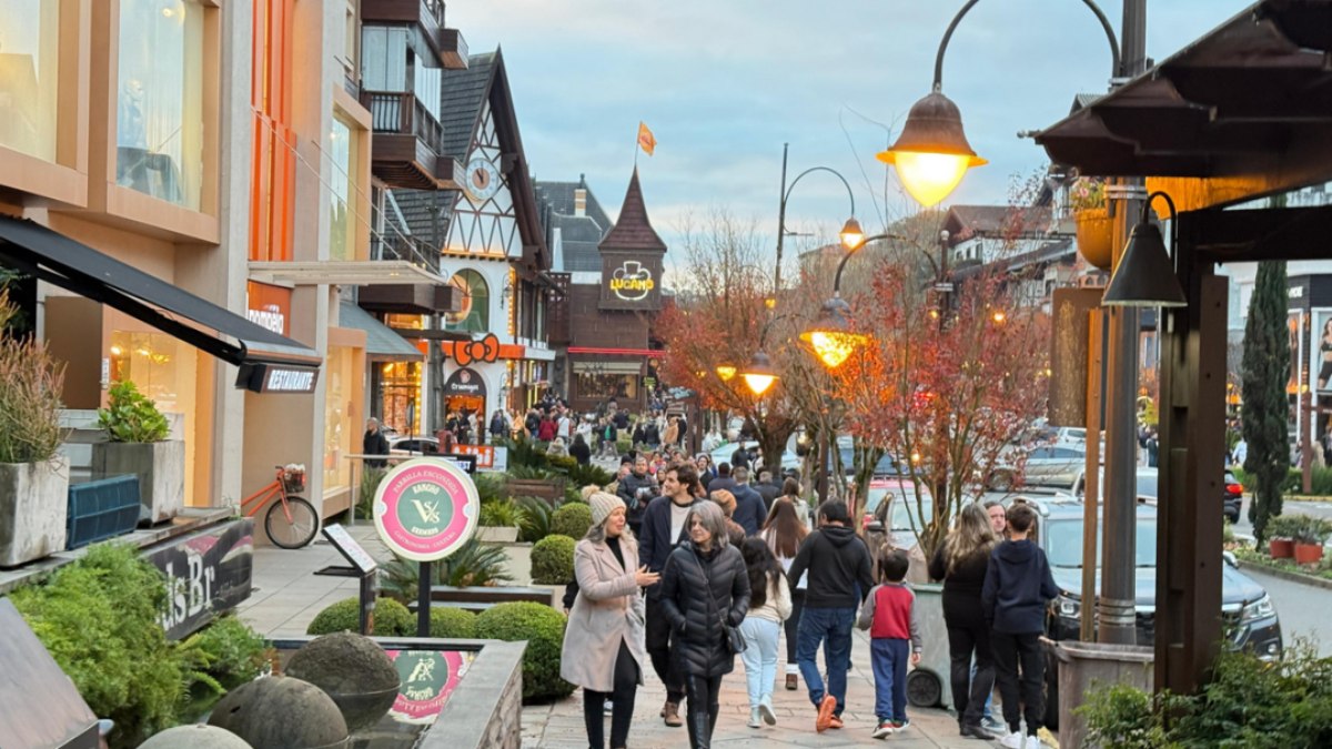 Gramado (RS) é um dos principais destinos turísticos do Rio Grande do Sul, que voltou a ser um dos destinos mais visitados do Brasil após as enchentes de 2024 Gramado (RS) é um dos principais destinos turísticos do Rio Grande do Sul, que voltou a ser um dos destinos mais visitados do Brasil após as enchentes de 2024