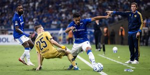 Cruzeiro aproveita expulsão e bate Boca no Mineirão