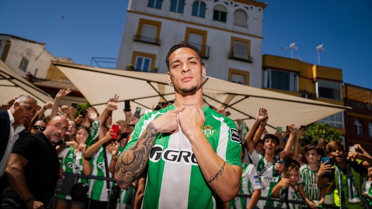 Por que a torcida do Betis chama Antony de Antonio de Triana?