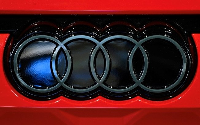 Logotipo da “Audi” exibido no Paris Motor Show na Paris Expo Porte de Versailles, em Paris, em 16 de outubro de 2024