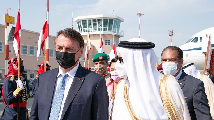 Bolsonaro segue viagem pelo Oriente Médio e desembarca no Bahrein