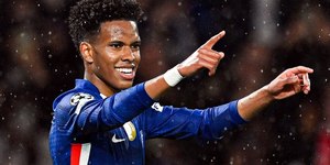 Estêvão faz gol histórico e empolga torcida: "Melhor que Yamal"