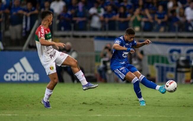 Com gol de Edu, Cruzeiro vence o Brusque no Mineirão e se recupera na Série B do Brasileirão