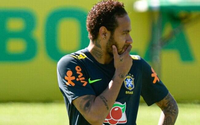 Assessor diz que publicou vídeo íntimo após pedido de Neymar.