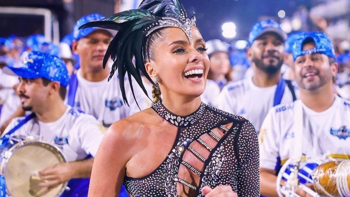 Adriane Galisteu no Carnaval de 2023 com a Portela