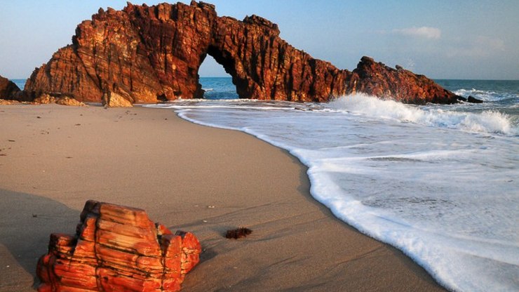 Justiça
mantém suspensa a taxa para turistas em Jericoacoara