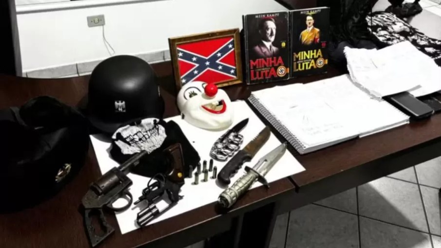 Objetos nazistas foram encontrados na casa do adolescente