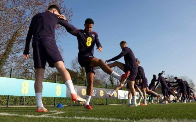 Jogadores da Inglaterra durante treinamento da seleção