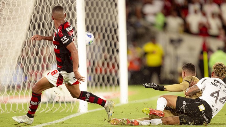 Flamengo confirma favoritismo, vence Ceará e é campeão brasileiro