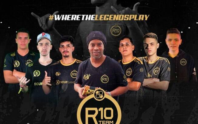 Ronaldinho e os atletas do R10 Team