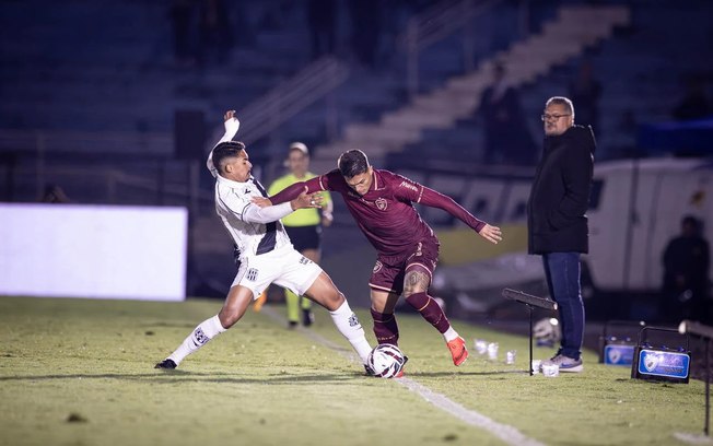 Jogadores do Londrina fazem a festa em vitória expressiva sobre a Macaca