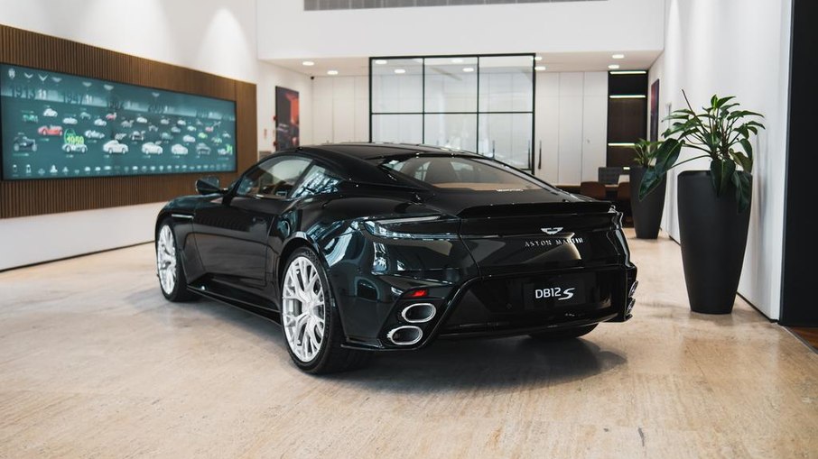 Primeiro Aston Martin DB12 S do Brasil chega na carroceria Coupé e custa a partir de R$ 3,5 milhões
