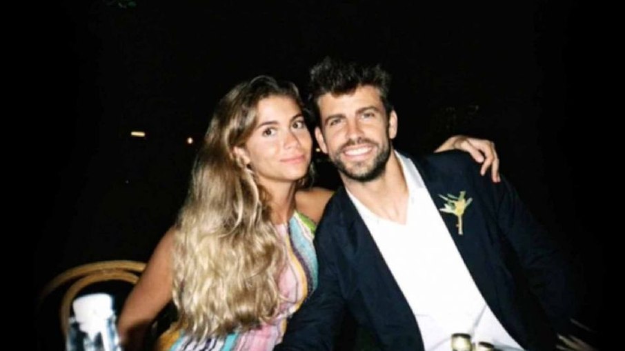 Clara Chía e Piqué anunciaram namoro oficial após separação do jogador com Shakira