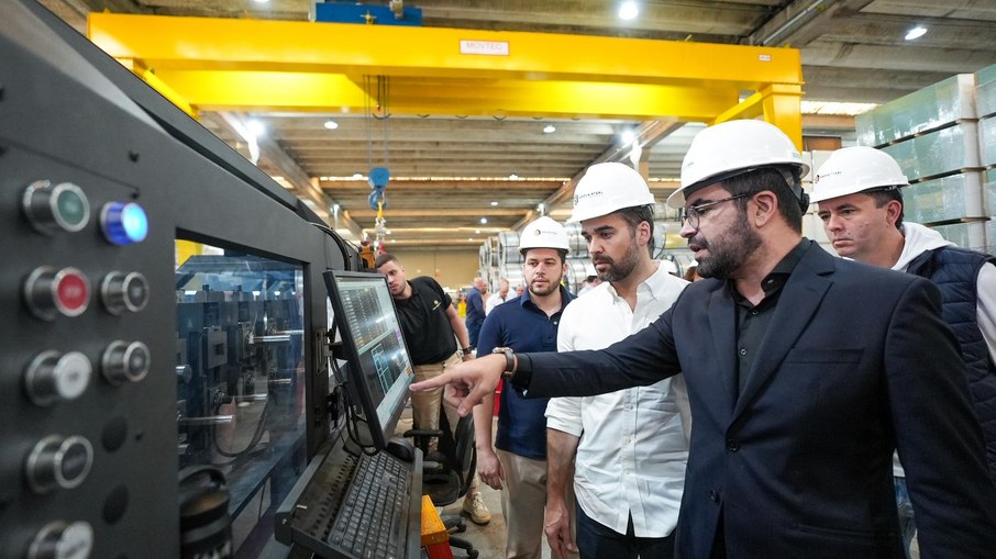 Eduardo Leite, Governador do Rio Grande do Sul, e Heverton Cardoso, CEO da Innova Steel. 