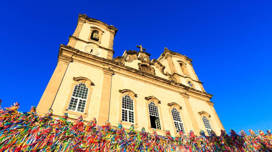 Igreja Basílica de Nosso Senhor do Bonfim é uma das mais conhecidas de Salvador e local onde são amarradas as fitinhas para o santo