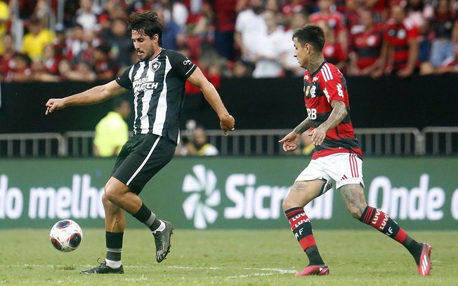 Gabriel Pires sai vaiado de campo e provoca torcida do Botafogo