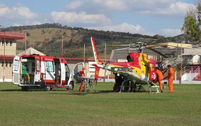 Menino foi socorrido e levado de helicóptero para Belo Horizonte.